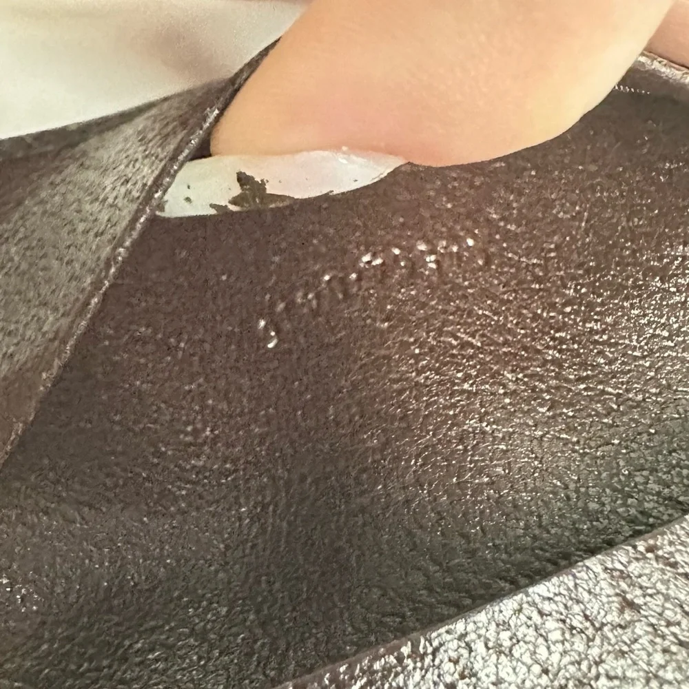 Gucci Brown Key Card Holder with Monogram Design - Picture 8 of 8